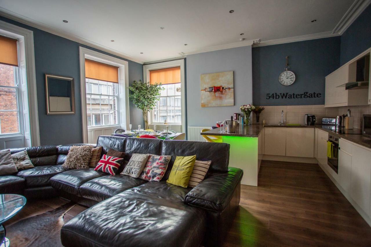 Most Central Luxury Apartment - Sleeps 4 & Free Parking! Chester Kültér fotó