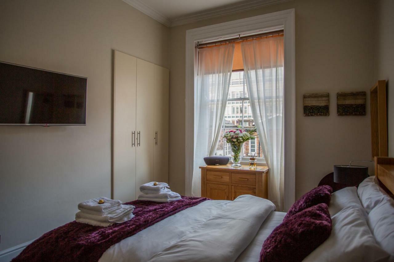 Most Central Luxury Apartment - Sleeps 4 & Free Parking! Chester Kültér fotó