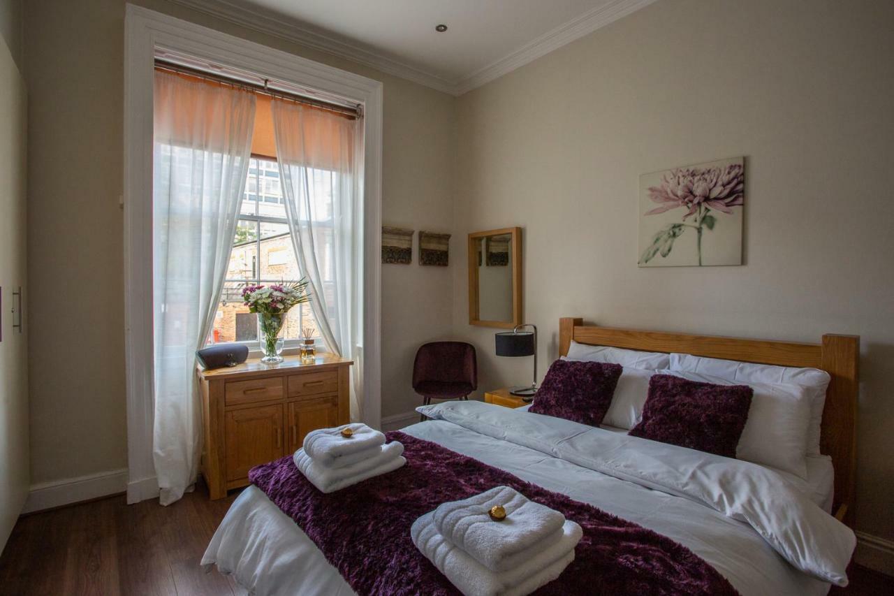 Most Central Luxury Apartment - Sleeps 4 & Free Parking! Chester Kültér fotó