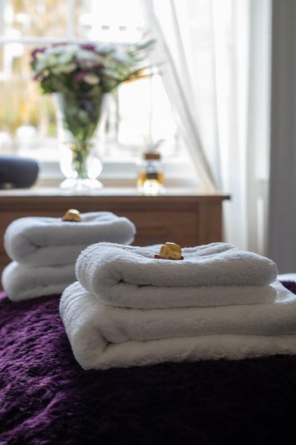 Most Central Luxury Apartment - Sleeps 4 & Free Parking! Chester Kültér fotó