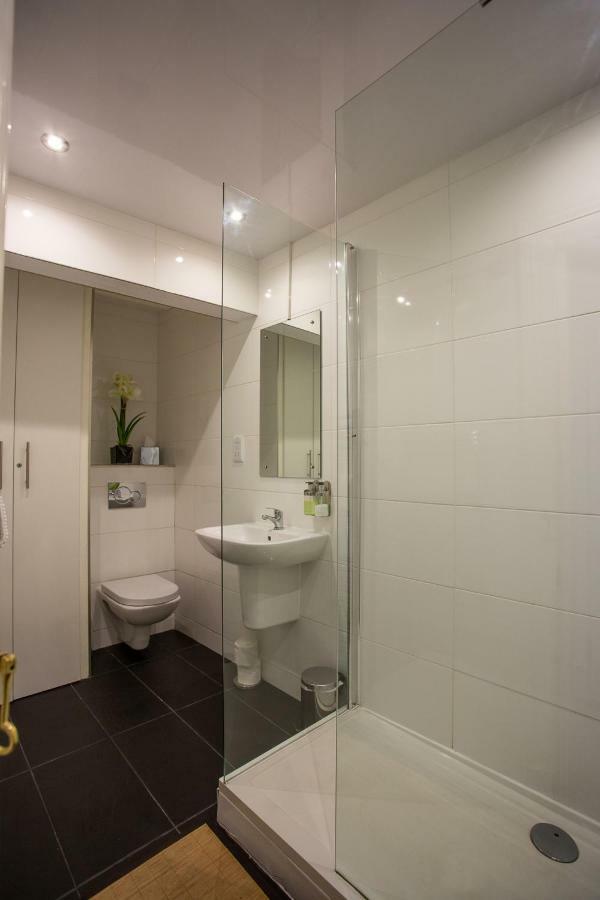 Most Central Luxury Apartment - Sleeps 4 & Free Parking! Chester Kültér fotó