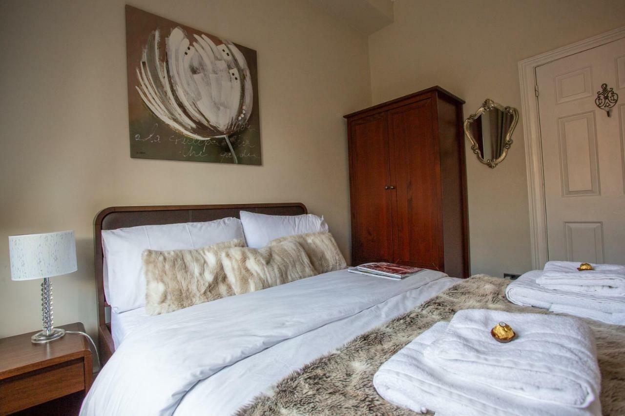 Most Central Luxury Apartment - Sleeps 4 & Free Parking! Chester Kültér fotó