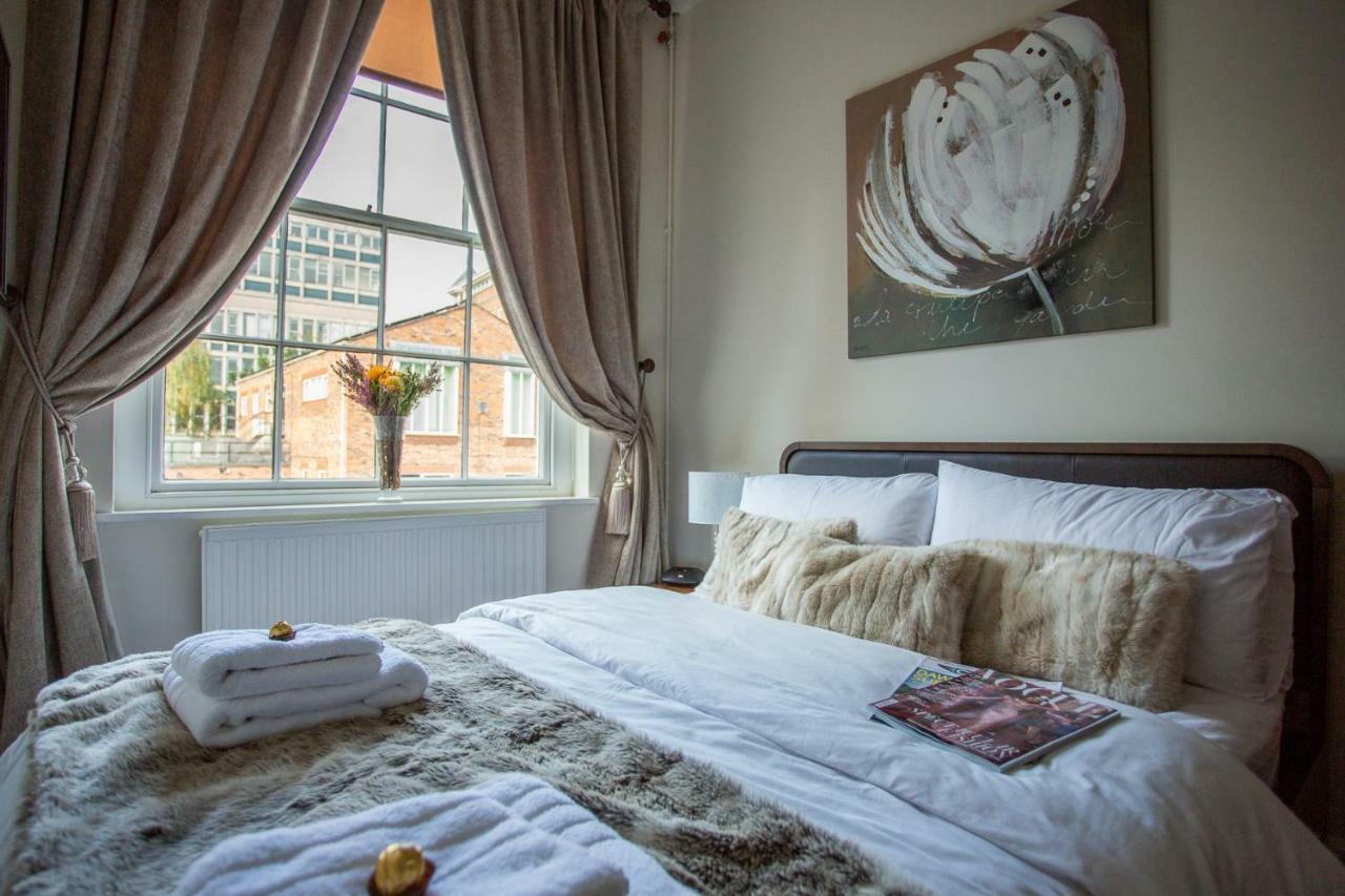 Most Central Luxury Apartment - Sleeps 4 & Free Parking! Chester Kültér fotó