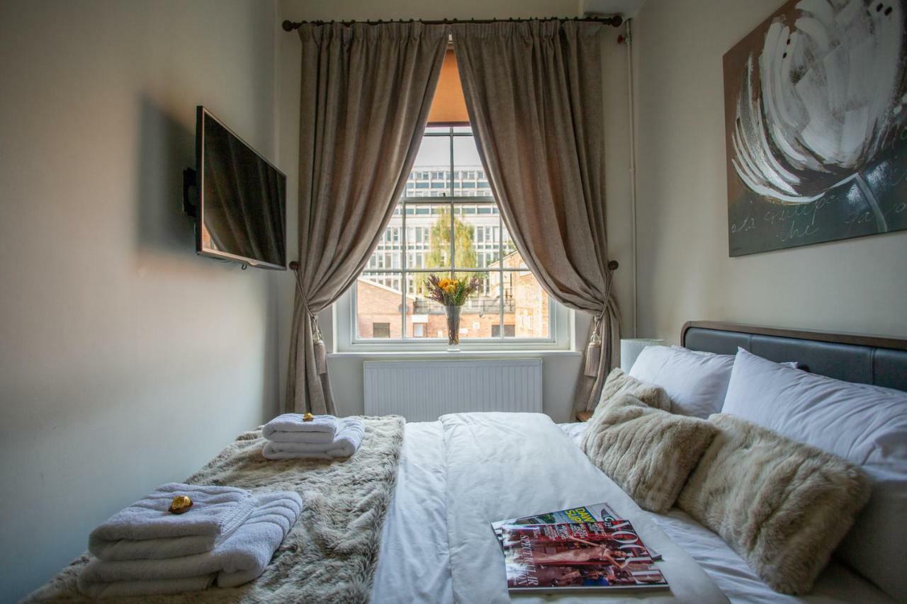 Most Central Luxury Apartment - Sleeps 4 & Free Parking! Chester Kültér fotó