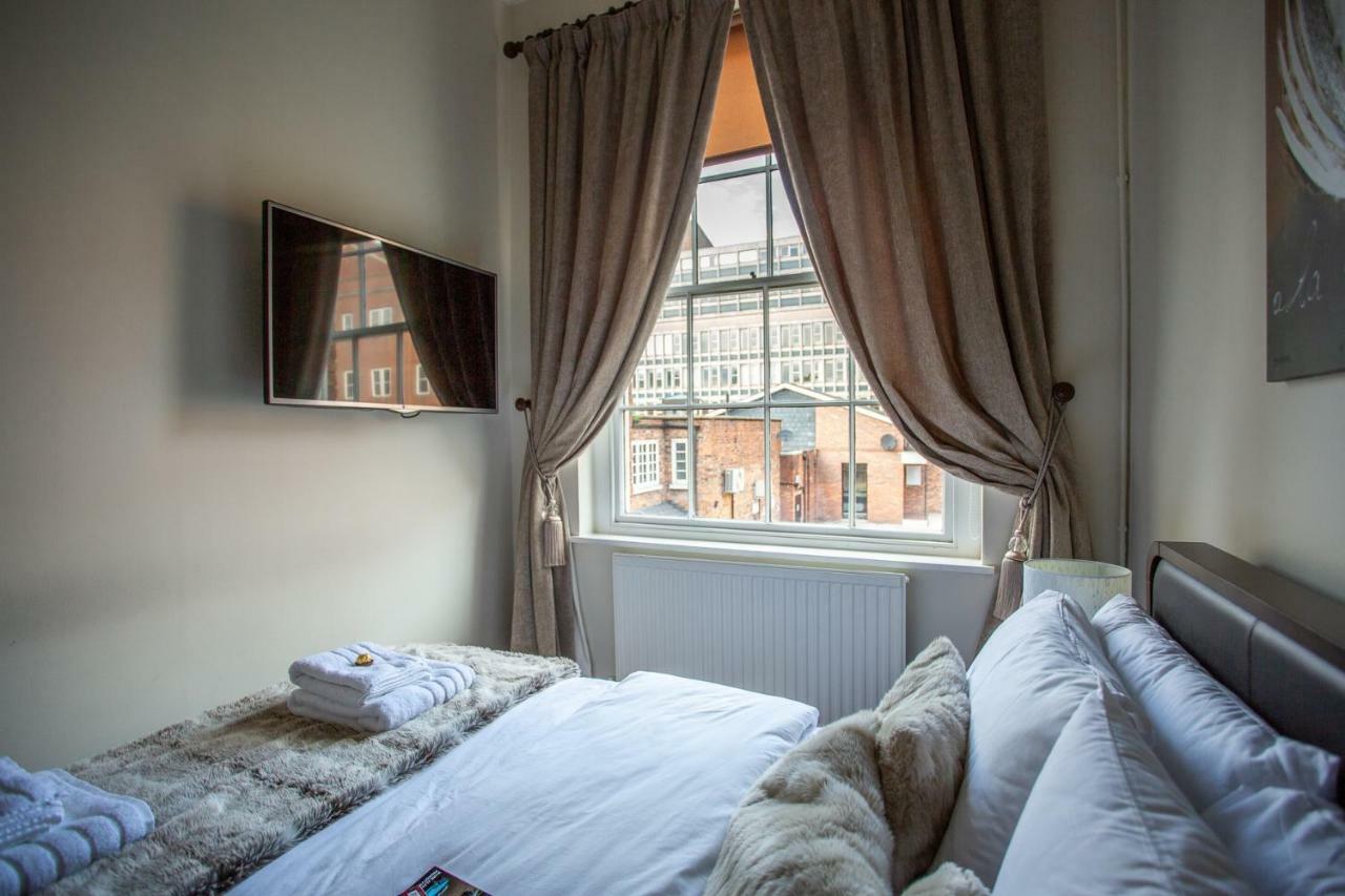 Most Central Luxury Apartment - Sleeps 4 & Free Parking! Chester Kültér fotó